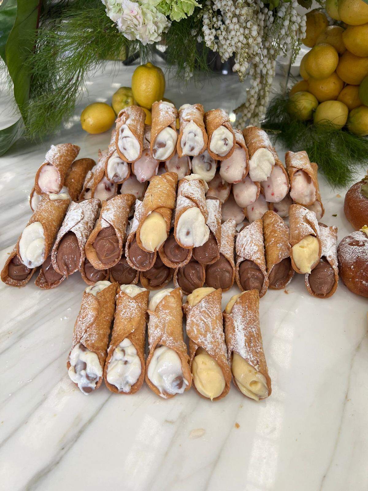 Sapori Lab maritozzi and cannoli